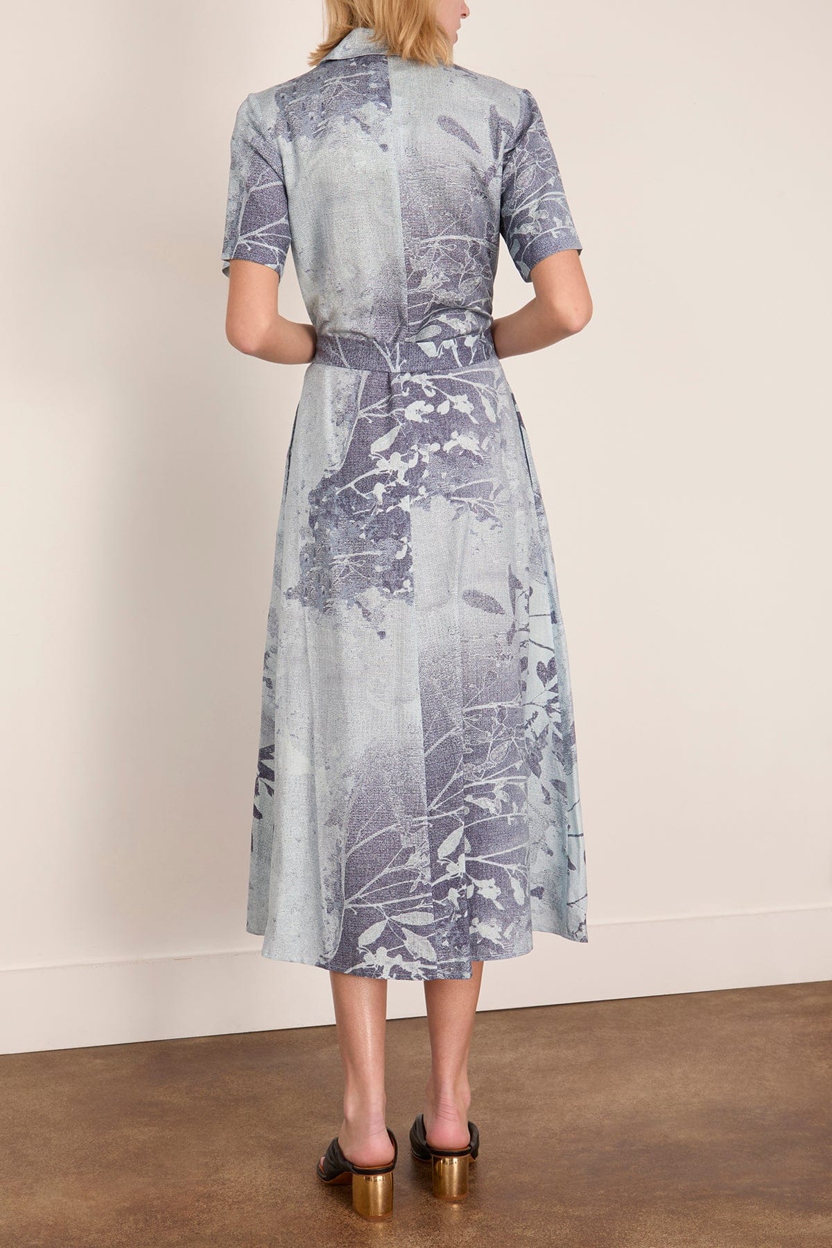 Audria Short Sleeve Belted Midi Dress in Sky Floral - Image 4