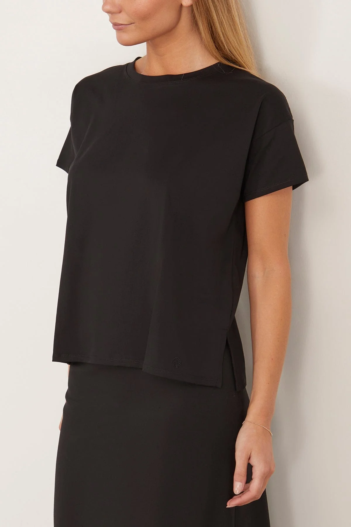 Basiluzzo Oversize Shirt in Black - Image 3