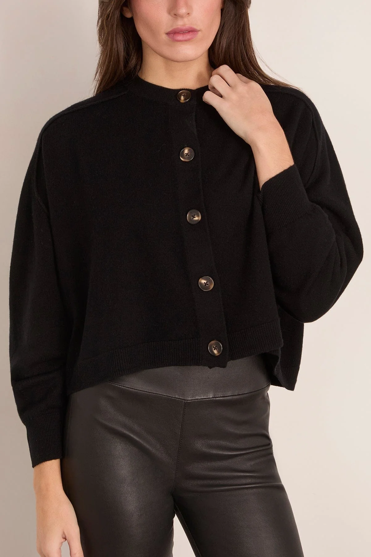Douve Sweater in Noir - Image 3