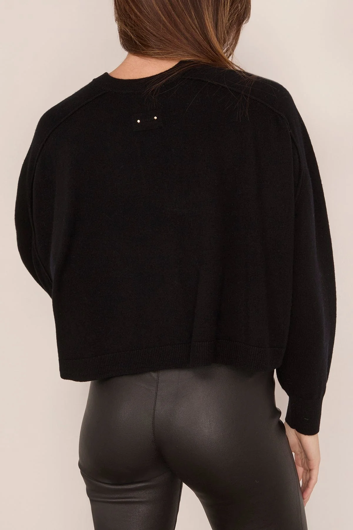 Douve Sweater in Noir - Image 4