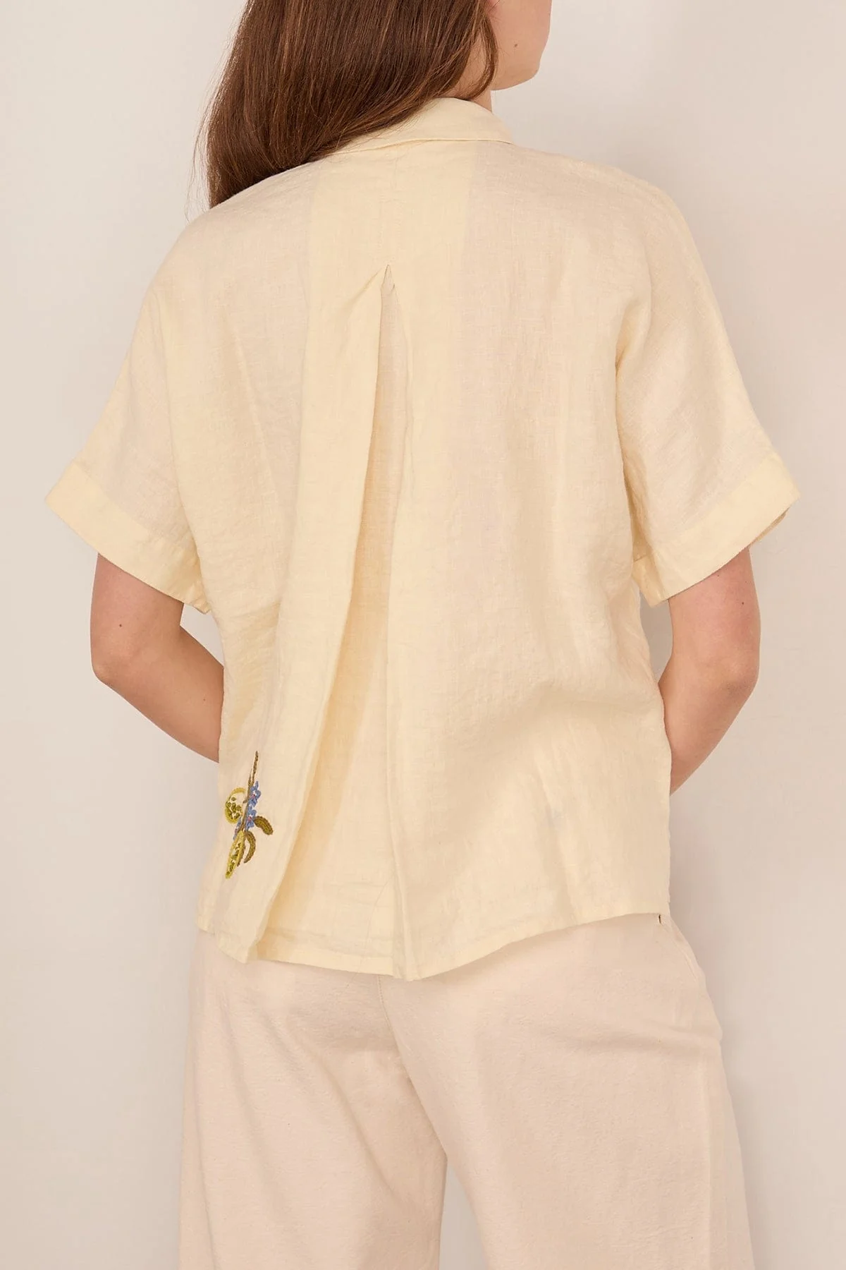 Embroidered Al Fresco Linen Shirt in Lemon Posset - Image 4