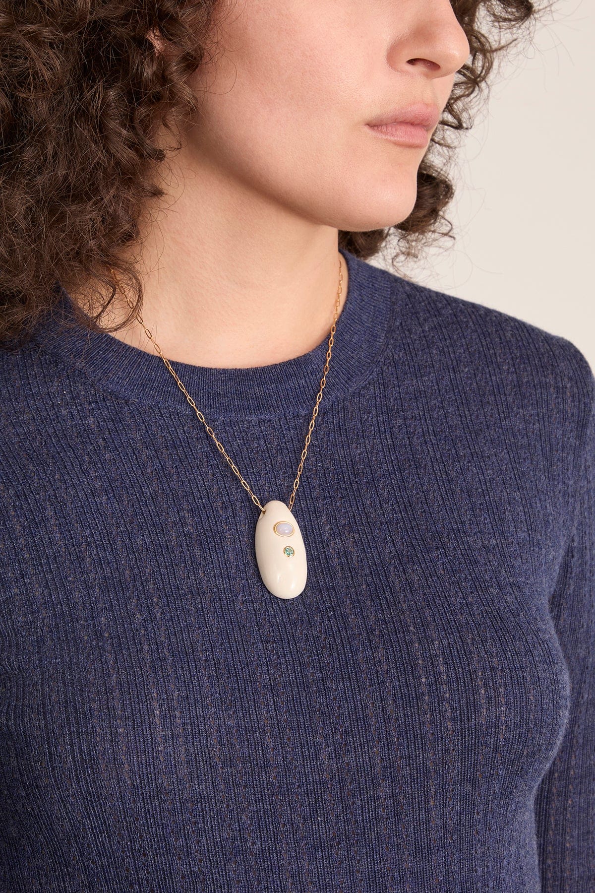 La Paz Pendant Necklace in White - Image 2