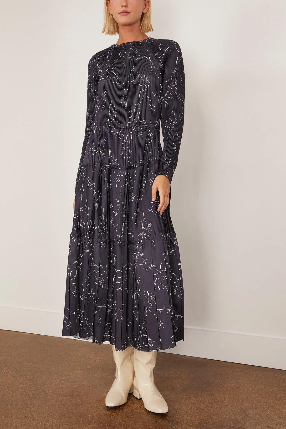 Pleated Dress in White Flower / Blue Base - Image 3