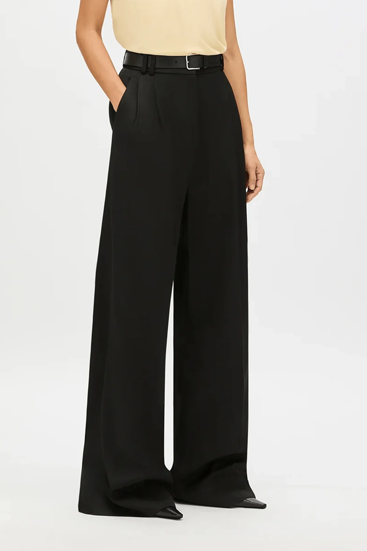 Pleated Trouser in Black - Image 3