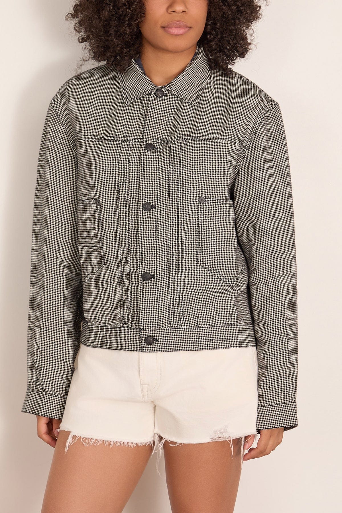 Relaxed Pleated Trucker Jacket in Black and White Houndstooth - Image 3
