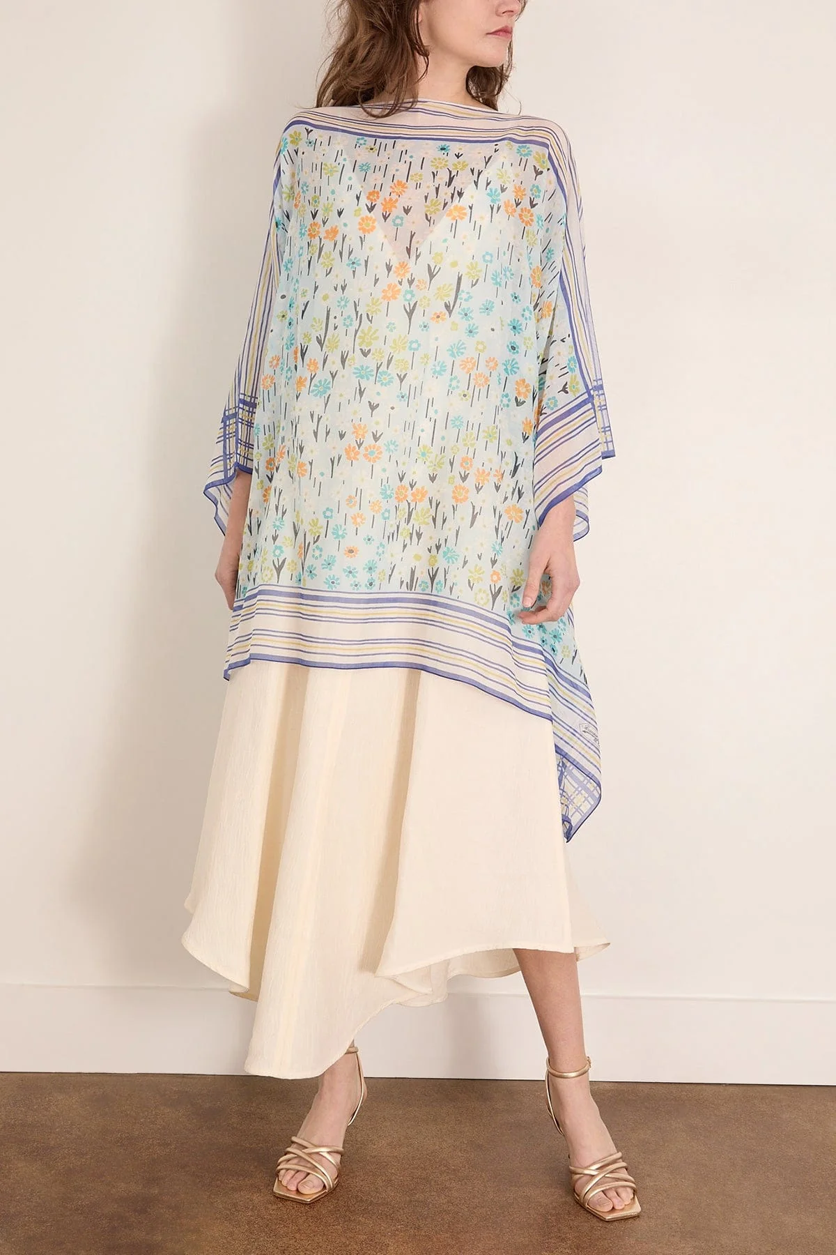 Small Flowers Kaftan in Light Blue/White - Image 3