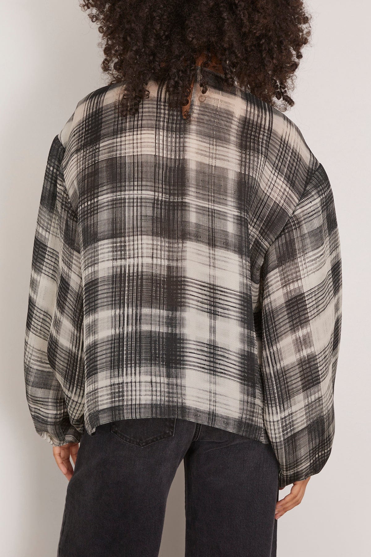 The Briggs Relaxed Blouse with Balloon Sleeves in Smeared Plaid - Image 4