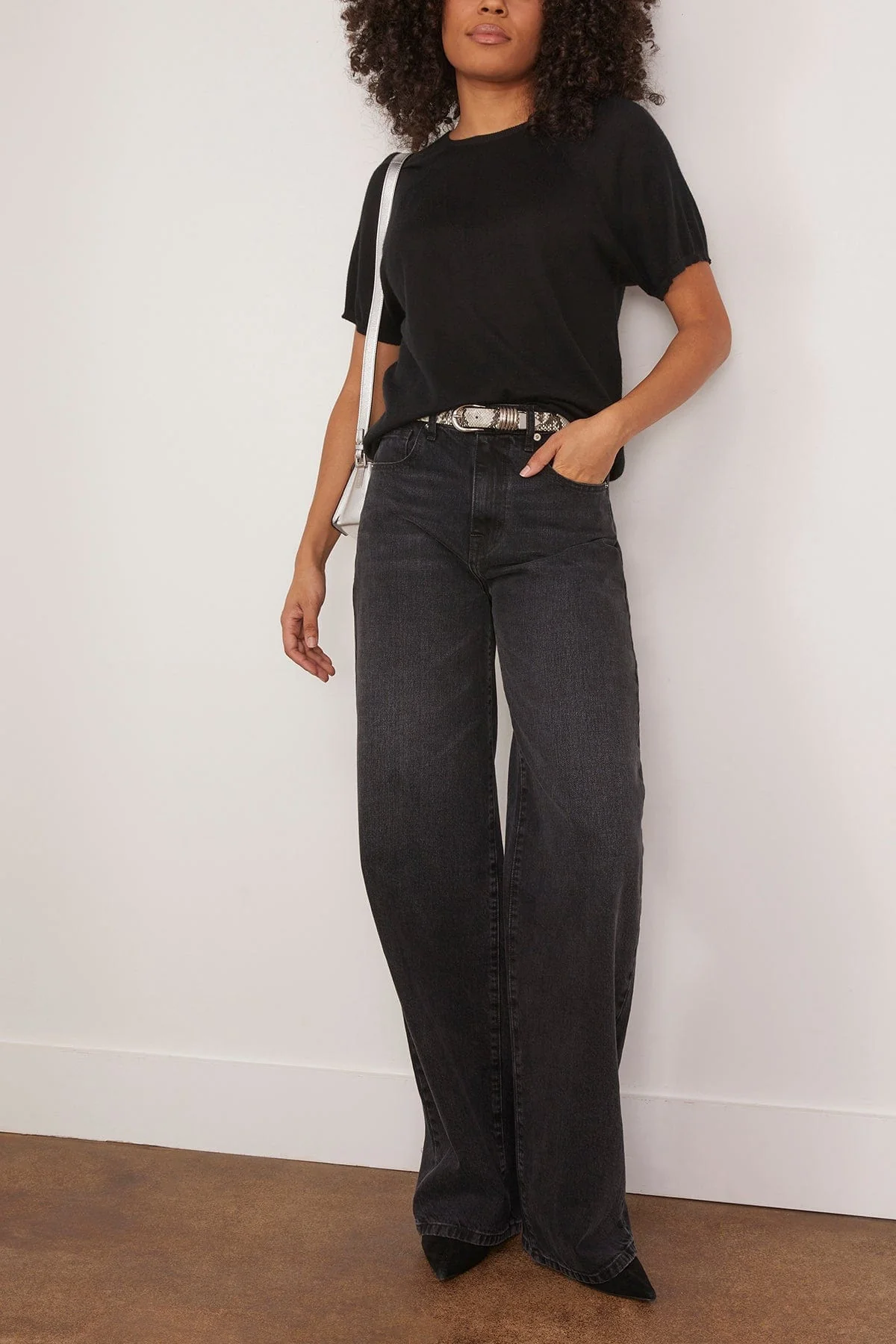 The Lee Classic Cashmere Tee in Black - Image 2