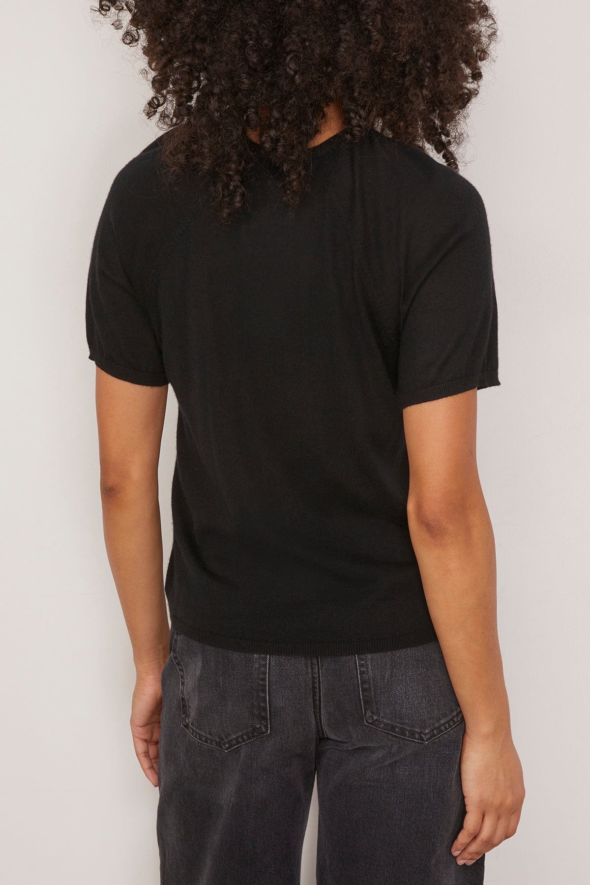 The Lee Classic Cashmere Tee in Black - Image 4